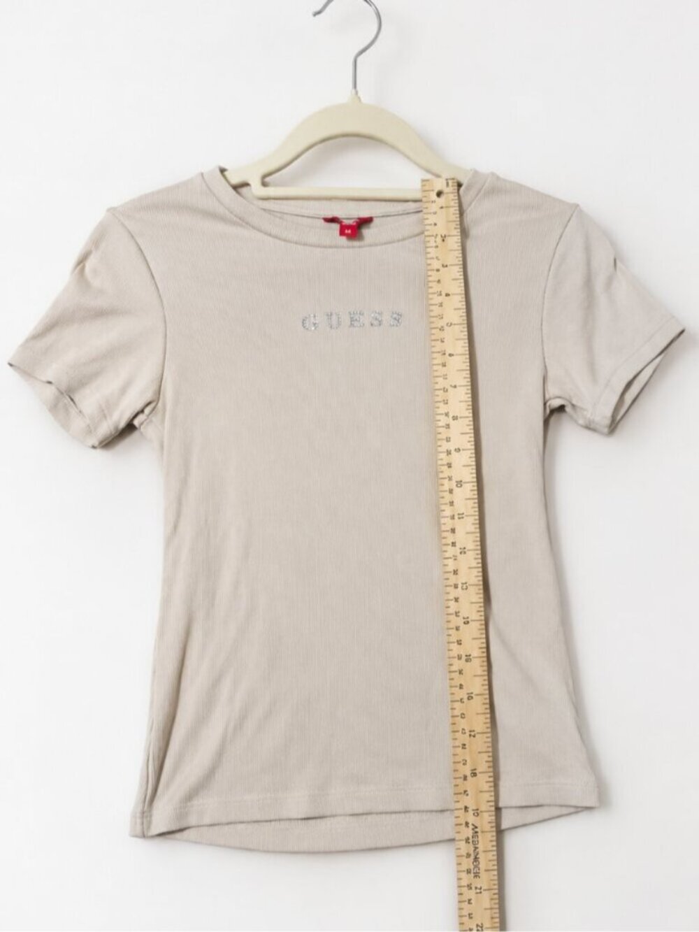 GUESS Women’s M Beige Ribbed Rhinestone Logo Baby Tee Y2K McBling Fitted Top - Picture 4 of 6